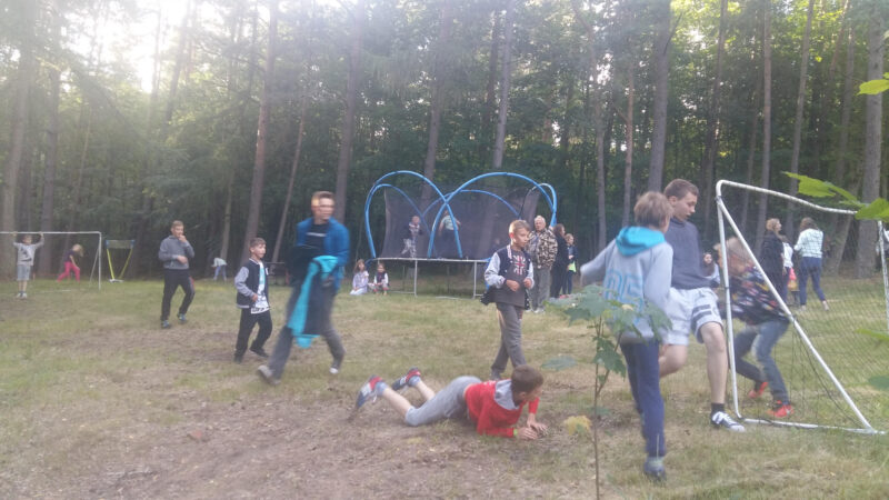 obozowy plac zabaw