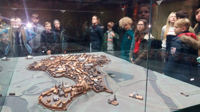 Wycieczka harcerzy z 11 HDCzB i 5 RWDH do Energylandi, Krakowa i Częstochowy 31 20171028 115447