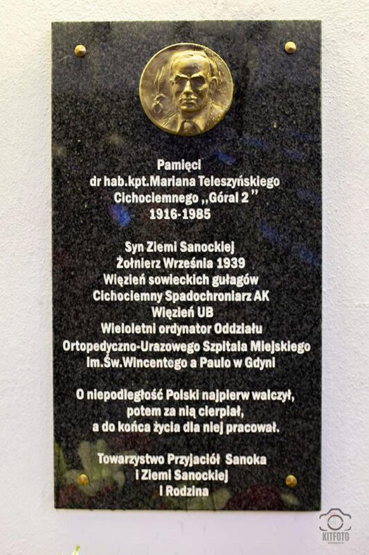 Uroczystość odsłonięcia tablicy pamiątkowej poświęconej dr hab. kpt. Marianowi Teleszyńskiemu