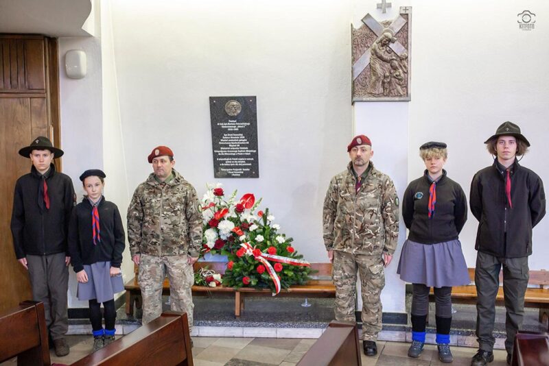 Uroczystość odsłonięcia tablicy pamiątkowej poświęconej dr hab. kpt. Marianowi Teleszyńskiemu